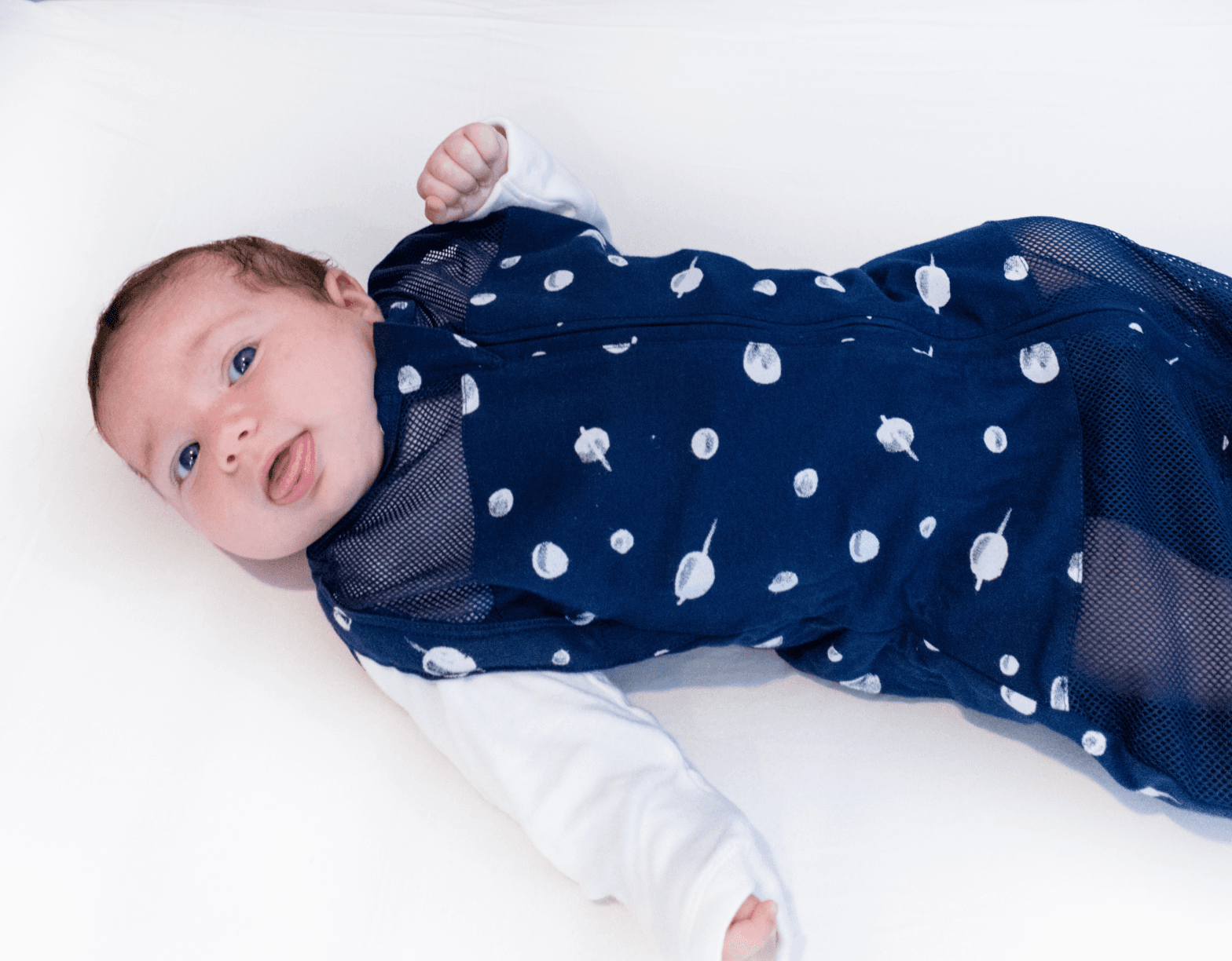 Baby im Sleepea mit SNOObär