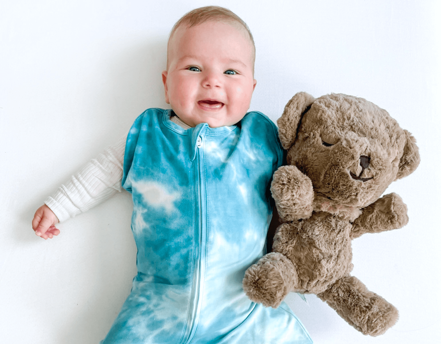 Reagiert automatisch mit weißem Rauschen auf das Weinen Ihres Babys!