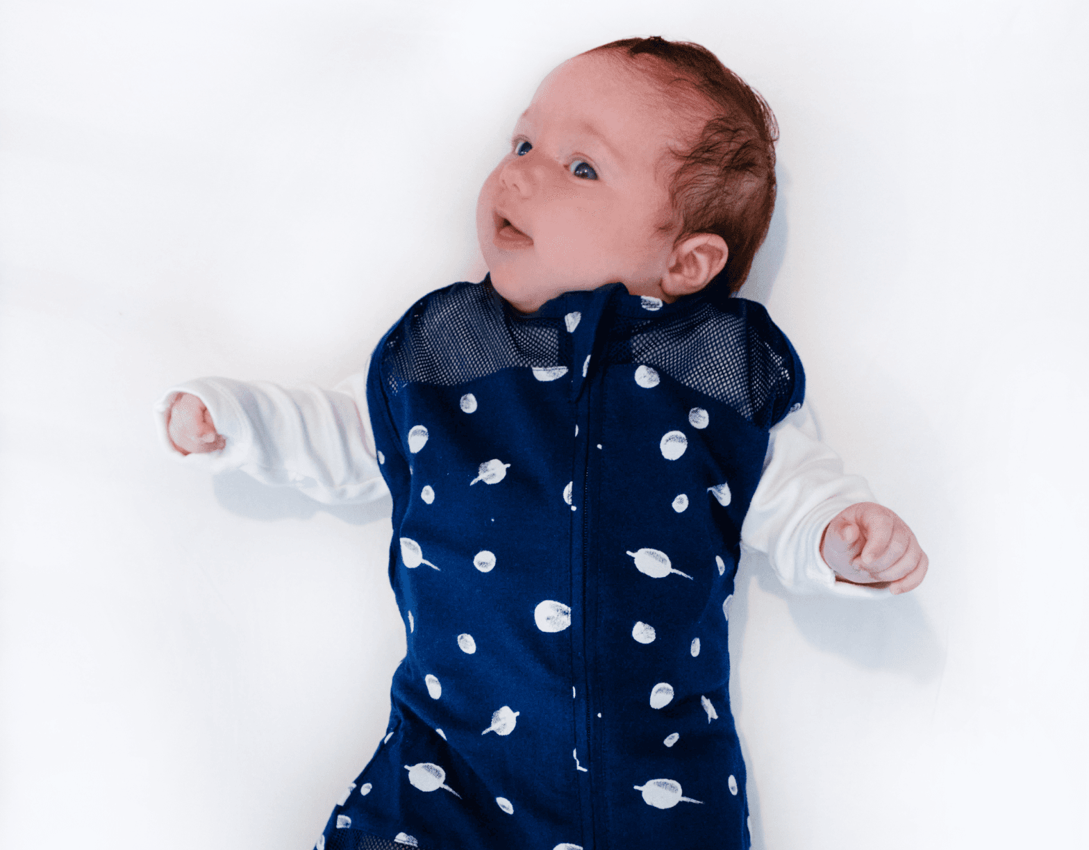 Baby im Arm-Aus Übergangssack