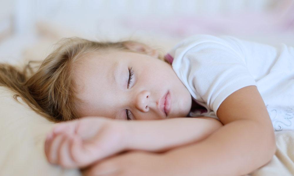 Come abituare il tuo bambino ad addormentarsi da solo - Consigli utili