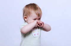 Använd ”snabbmatsregeln” för att hantera ett upprört småbarn