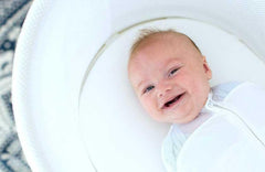 8 tips för att hjälpa din bebis att vänja sig vid SNOO
