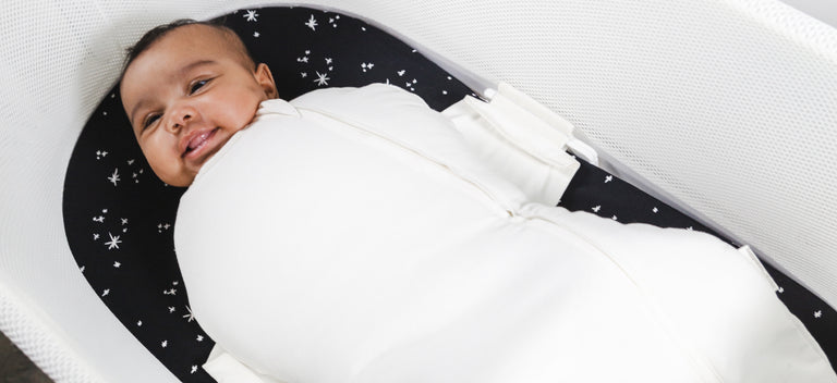Cuándo pasar al bebé del saco de dormir al edredón?